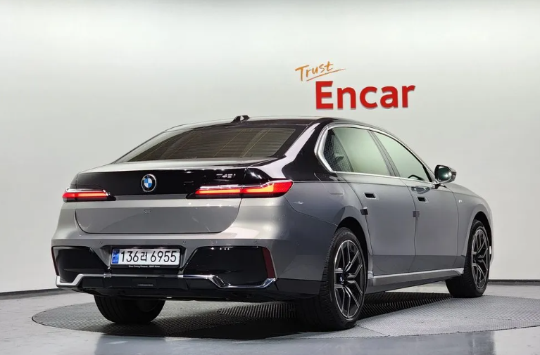 BMW 7 серия G11-G12 рестайлинг, 2023 год, 10 600 000 рублей, 2 фотография