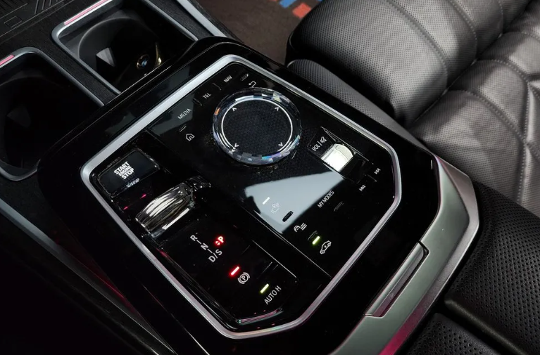 BMW 7 серия G11-G12 рестайлинг, 2023 год, 10 600 000 рублей, 7 фотография