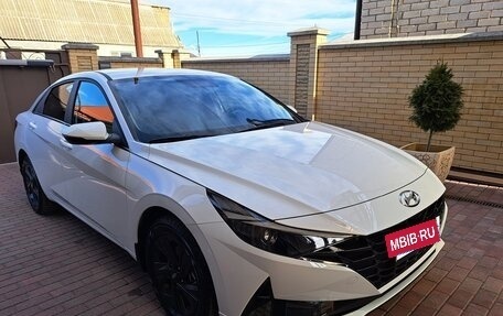 Hyundai Elantra, 2023 год, 2 250 000 рублей, 2 фотография
