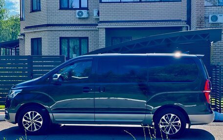 Hyundai Grand Starex Grand Starex I рестайлинг 2, 2019 год, 3 500 000 рублей, 2 фотография