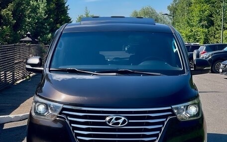 Hyundai Grand Starex Grand Starex I рестайлинг 2, 2019 год, 3 500 000 рублей, 8 фотография