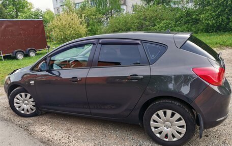 Opel Astra J, 2013 год, 600 000 рублей, 2 фотография
