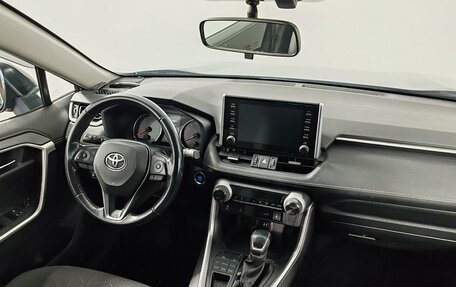 Toyota RAV4, 2019 год, 3 050 000 рублей, 10 фотография