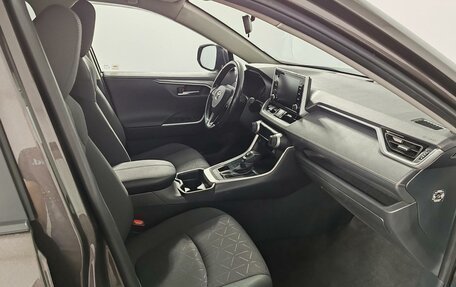 Toyota RAV4, 2019 год, 3 050 000 рублей, 19 фотография