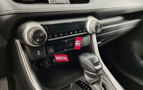 Toyota RAV4, 2019 год, 3 050 000 рублей, 15 фотография
