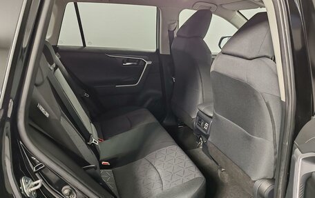 Toyota RAV4, 2021 год, 2 799 000 рублей, 21 фотография