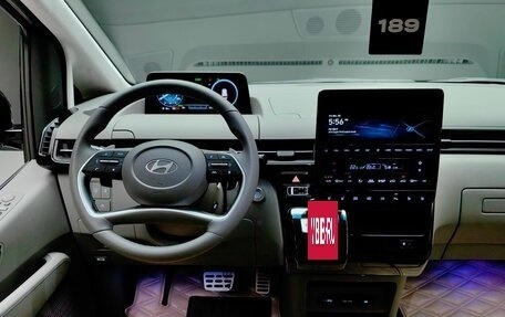 Hyundai Staria, 2024 год, 6 490 000 рублей, 16 фотография
