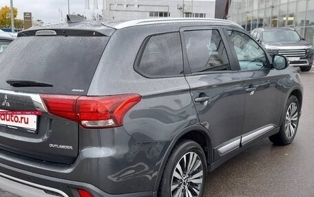 Mitsubishi Outlander III рестайлинг 3, 2019 год, 2 320 000 рублей, 8 фотография