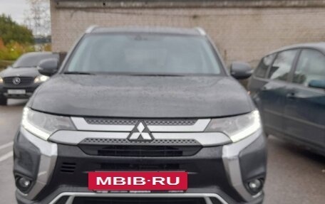 Mitsubishi Outlander III рестайлинг 3, 2019 год, 2 320 000 рублей, 3 фотография