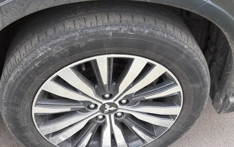 Mitsubishi Outlander III рестайлинг 3, 2019 год, 2 320 000 рублей, 11 фотография