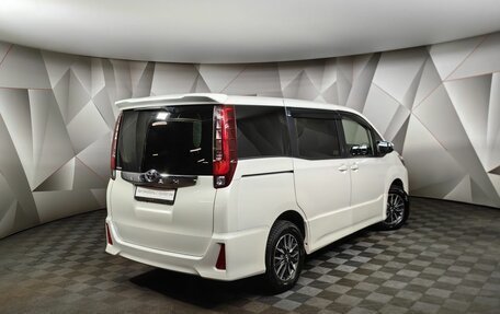 Toyota Noah III, 2016 год, 1 935 000 рублей, 2 фотография
