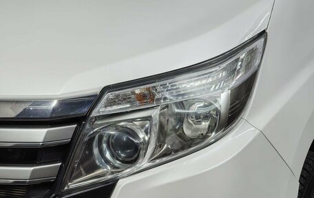 Toyota Noah III, 2016 год, 1 935 000 рублей, 10 фотография