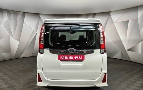 Toyota Noah III, 2016 год, 1 935 000 рублей, 8 фотография