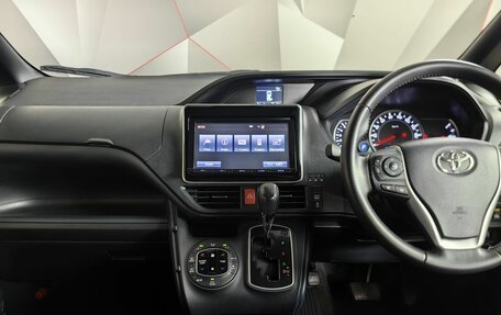 Toyota Noah III, 2016 год, 1 935 000 рублей, 14 фотография