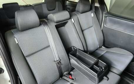 Toyota Noah III, 2016 год, 1 935 000 рублей, 15 фотография