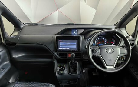 Toyota Noah III, 2016 год, 1 935 000 рублей, 13 фотография