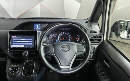 Toyota Noah III, 2016 год, 1 935 000 рублей, 18 фотография