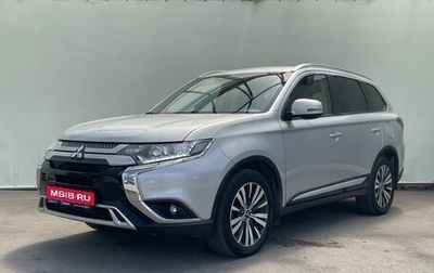 Mitsubishi Outlander III рестайлинг 3, 2019 год, 2 350 000 рублей, 1 фотография
