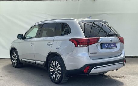 Mitsubishi Outlander III рестайлинг 3, 2019 год, 2 350 000 рублей, 5 фотография