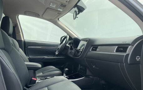 Mitsubishi Outlander III рестайлинг 3, 2019 год, 2 350 000 рублей, 11 фотография