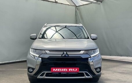 Mitsubishi Outlander III рестайлинг 3, 2019 год, 2 350 000 рублей, 3 фотография