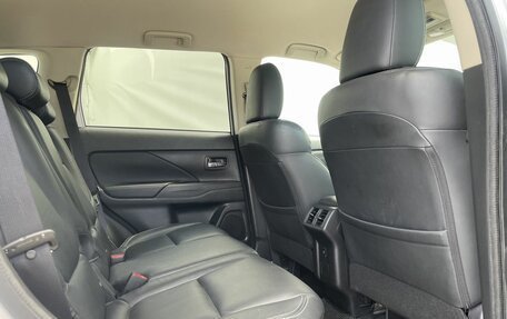Mitsubishi Outlander III рестайлинг 3, 2019 год, 2 350 000 рублей, 12 фотография