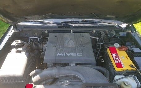 Mitsubishi Pajero IV, 2007 год, 1 600 000 рублей, 24 фотография