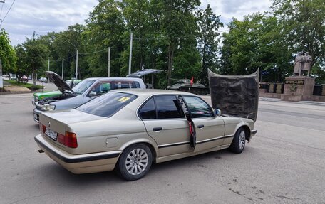 BMW 5 серия, 1988 год, 300 000 рублей, 3 фотография