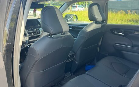 Toyota Highlander, 2024 год, 6 700 000 рублей, 7 фотография