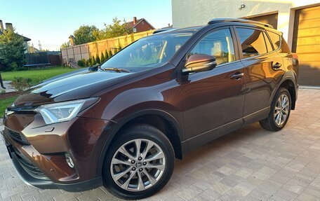 Toyota RAV4, 2017 год, 2 350 000 рублей, 3 фотография