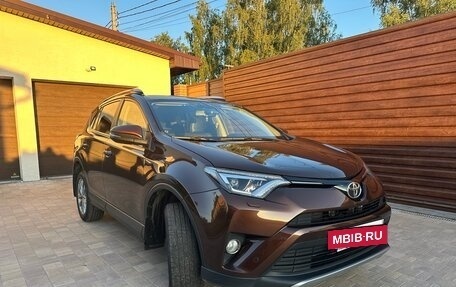 Toyota RAV4, 2017 год, 2 350 000 рублей, 4 фотография