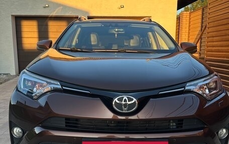 Toyota RAV4, 2017 год, 2 350 000 рублей, 2 фотография