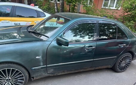 Mercedes-Benz E-Класс, 1997 год, 250 000 рублей, 2 фотография