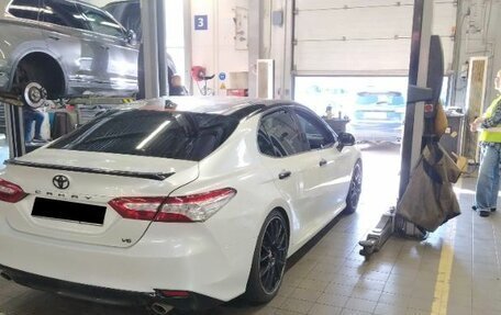 Toyota Camry, 2018 год, 2 730 000 рублей, 3 фотография