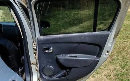 Renault Sandero II рестайлинг, 2015 год, 650 000 рублей, 7 фотография