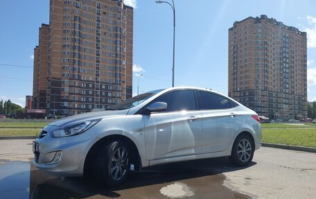 Hyundai Solaris II рестайлинг, 2014 год, 850 000 рублей, 4 фотография