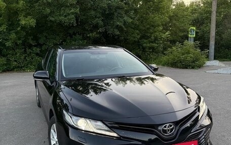 Toyota Camry, 2019 год, 2 850 000 рублей, 2 фотография