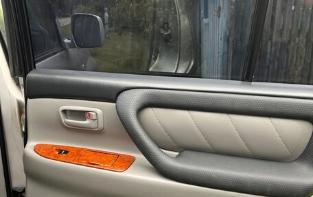 Toyota Land Cruiser 100 рестайлинг 2, 2003 год, 1 350 000 рублей, 18 фотография