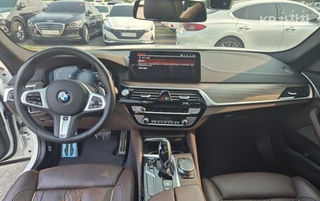 BMW 5 серия, 2021 год, 3 330 000 рублей, 9 фотография