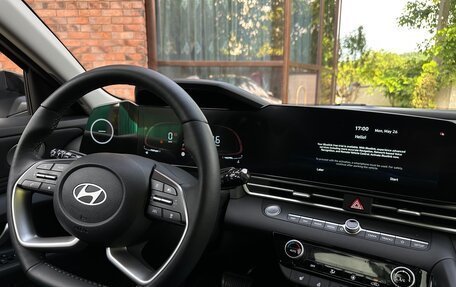 Hyundai Elantra, 2023 год, 2 330 000 рублей, 17 фотография