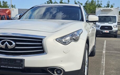 Infiniti QX70, 2014 год, 2 080 000 рублей, 10 фотография