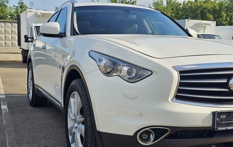 Infiniti QX70, 2014 год, 2 080 000 рублей, 9 фотография