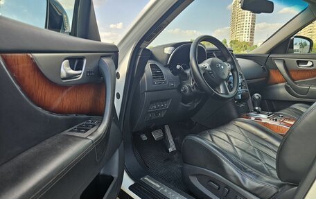 Infiniti QX70, 2014 год, 2 080 000 рублей, 13 фотография