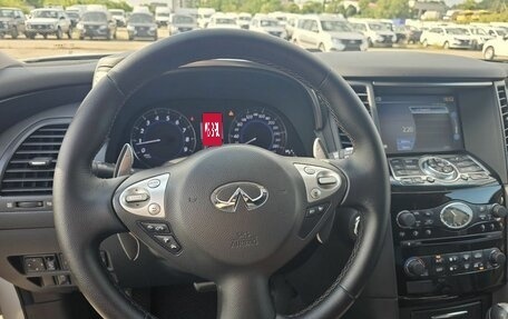 Infiniti QX70, 2014 год, 2 080 000 рублей, 16 фотография