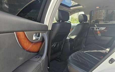 Infiniti QX70, 2014 год, 2 080 000 рублей, 22 фотография