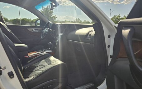 Infiniti QX70, 2014 год, 2 080 000 рублей, 24 фотография