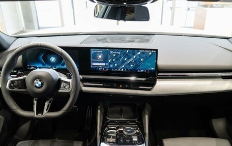 BMW 5 серия, 2024 год, 9 750 000 рублей, 14 фотография