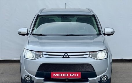 Mitsubishi Outlander III рестайлинг 3, 2014 год, 1 350 000 рублей, 2 фотография