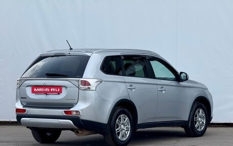 Mitsubishi Outlander III рестайлинг 3, 2014 год, 1 350 000 рублей, 11 фотография