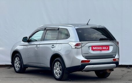 Mitsubishi Outlander III рестайлинг 3, 2014 год, 1 350 000 рублей, 9 фотография